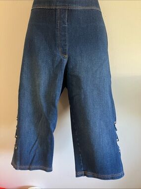 Luxe Denim Capri. Large